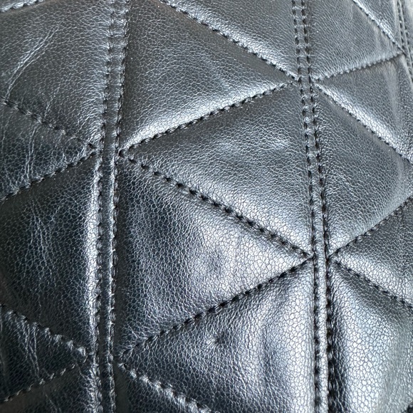 Cute Michael Kors leather tote - Picture 11 of 11